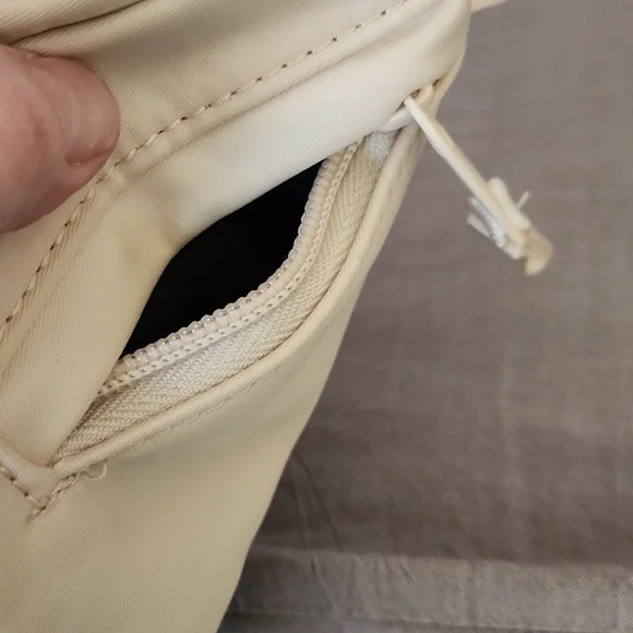 Fabletics Belt bag cream colored - Picture 9 of 12